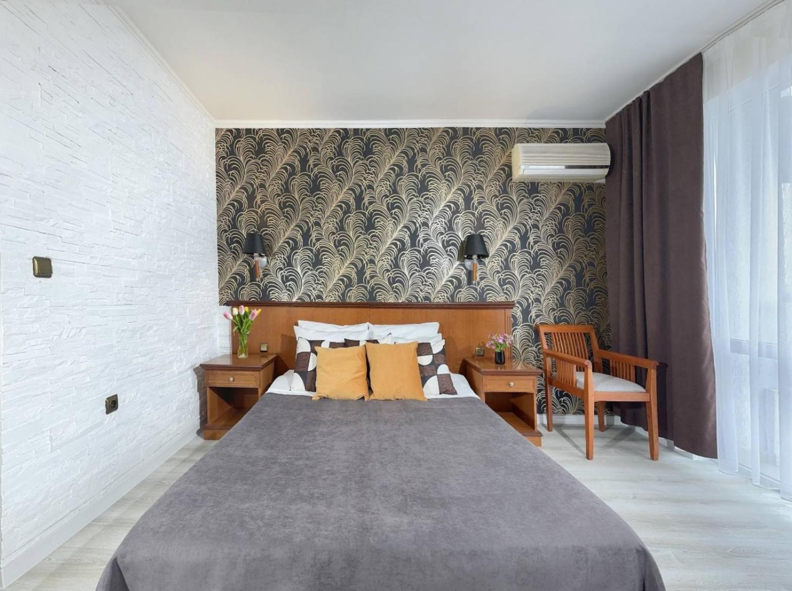 Hotel Yo Saints Constantine and Helena Exteriör bild